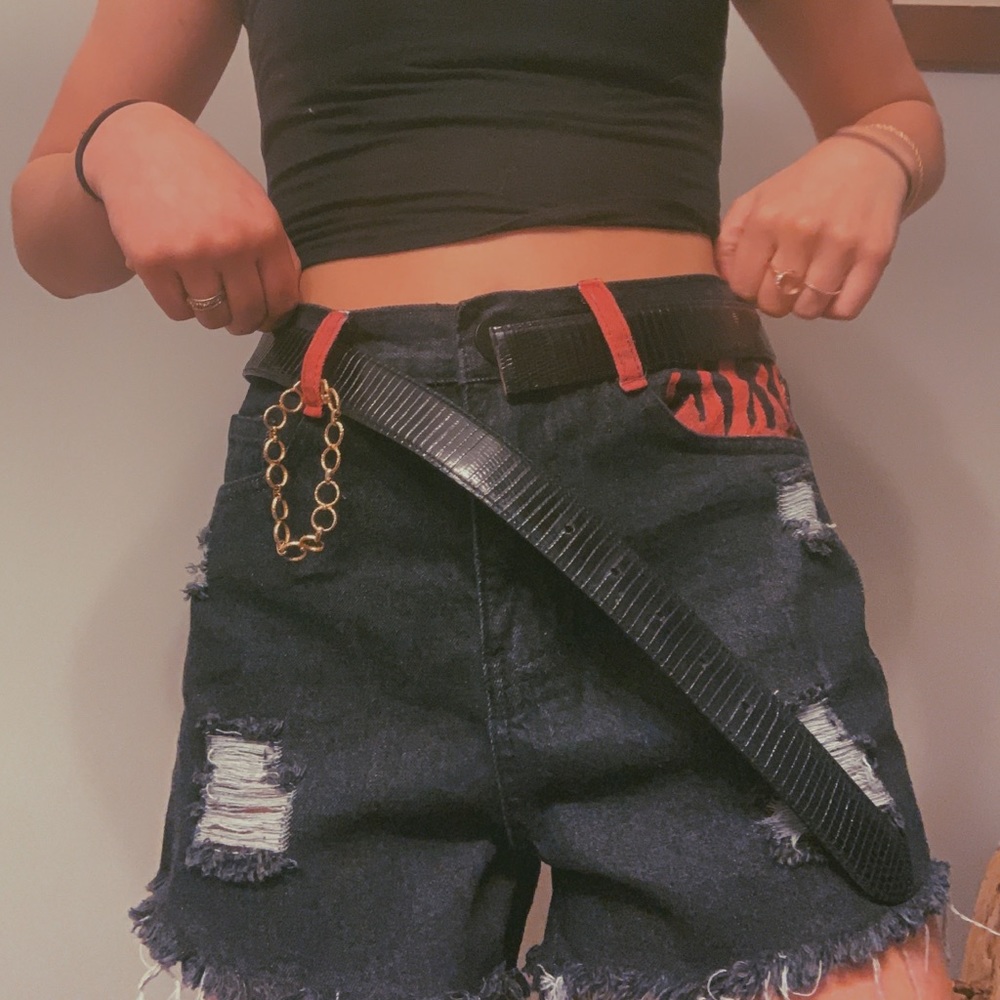 CUSTIMIZED BLACK FLAMED FRAYED JEAN SHORTS